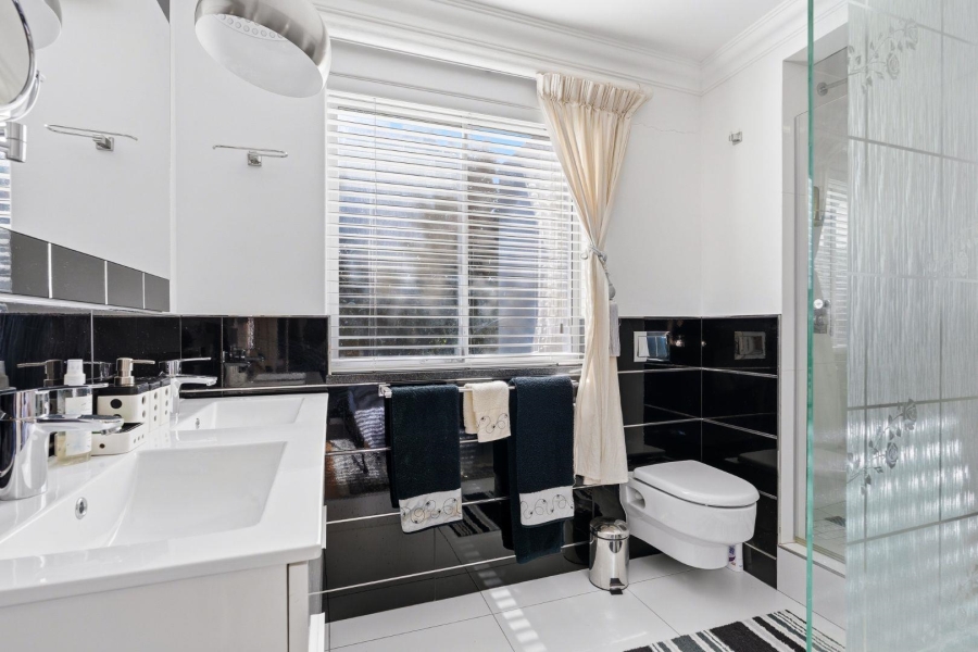 3 Bedroom Property for Sale in Northshore Western Cape